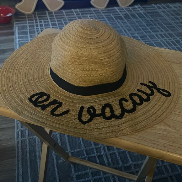 On Vacay Hat. New no tags. Never worn - Picture 1 of 4